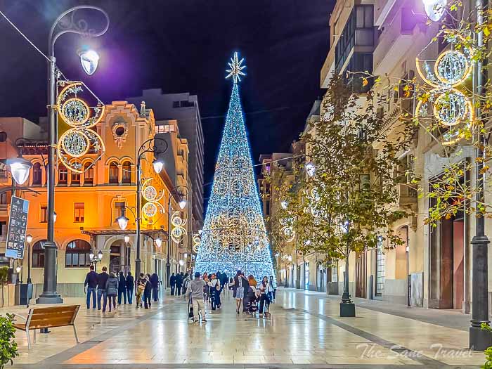 400 christmas tree thesantravel.com 20251123 194725