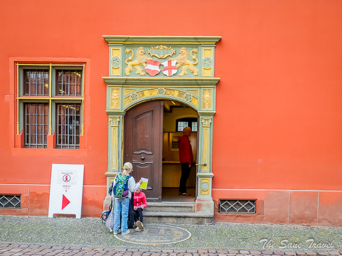 14 rathaus square thesanetravel.com P1476749