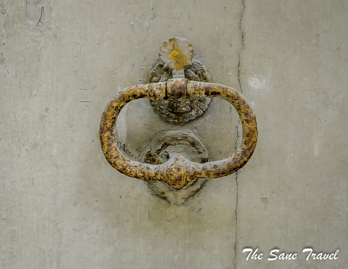 94-door-knockers-thesanetravel.com-P1145492