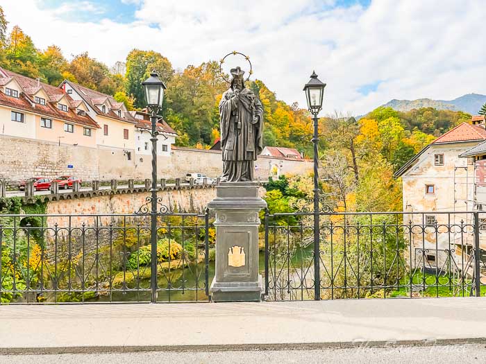 15 capuchin bridge loka thesanetravel.com P1671235