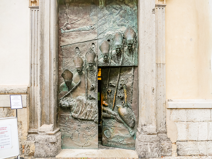 20 cathedral thesanetravel.com P1659185