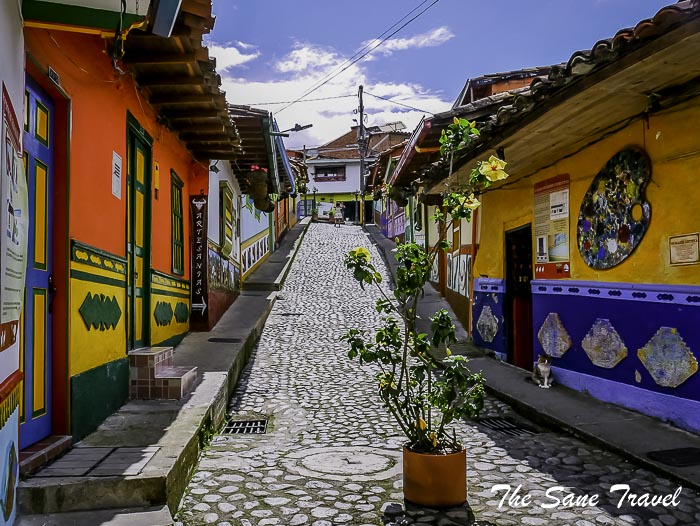 22 guatape colombia P1900255