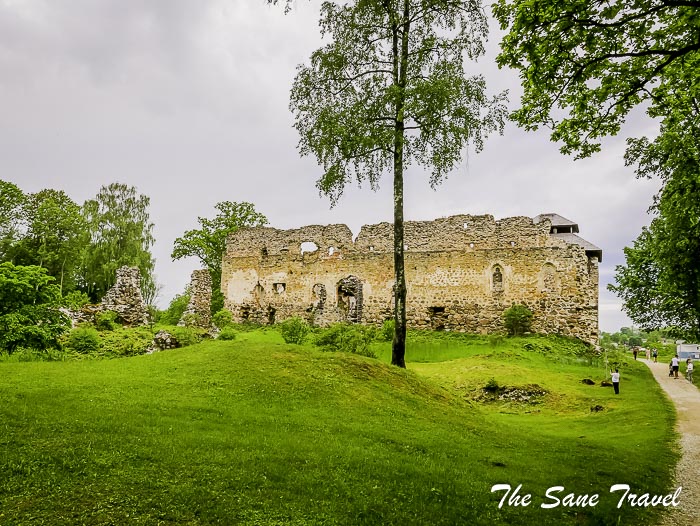 202 rauna castle ruins thesanetravel.com P2020412