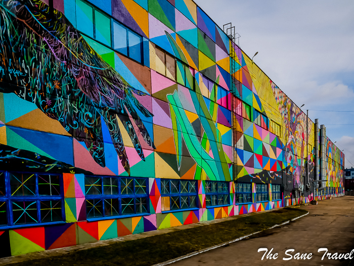 MINSK, BELARUS - AUGUST 12, 2019: Street Art On Oktyabrskaya Street.  Graffiti (mermaid, Cat, Giraffes, Roses, Kiss) On Wall Of Industrial  Building, Created As Part Of Vulica Brasil Festival (author Rogerio  Fernandes