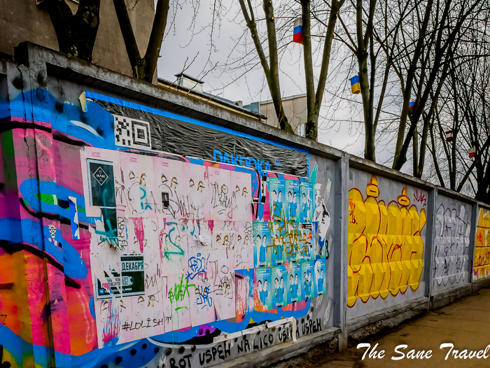 MINSK, BELARUS - AUGUST 12, 2019: Street Art On Oktyabrskaya Street.  Graffiti (mermaid, Cat, Giraffes, Roses, Kiss) On Wall Of Industrial  Building, Created As Part Of Vulica Brasil Festival (author Rogerio  Fernandes