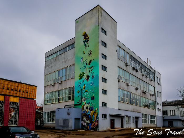 MINSK, BELARUS - AUGUST 12, 2019: Street Art On Oktyabrskaya Street.  Graffiti (mermaid, Cat, Giraffes, Roses, Kiss) On Wall Of Industrial  Building, Created As Part Of Vulica Brasil Festival (author Rogerio  Fernandes