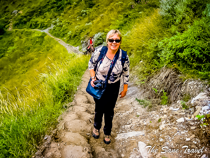 1 Anita tiger leaping gorge www.thesanetravel.com 